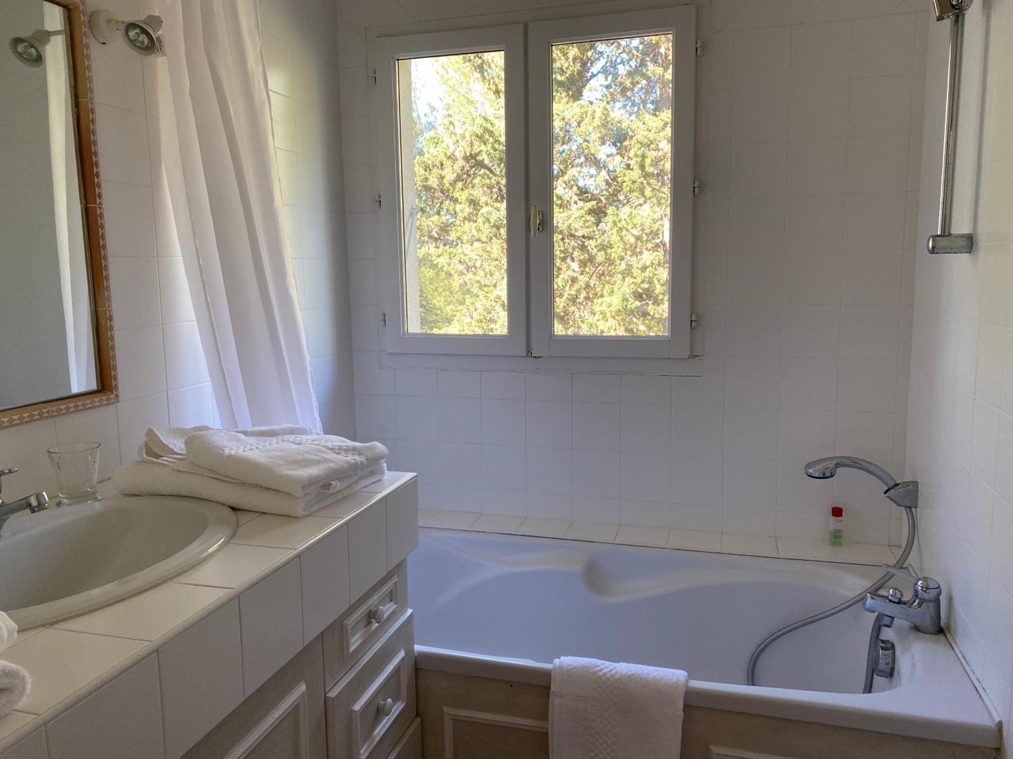 Domaine De Fondouce Bed & Breakfast Villeveyrac ภายนอก รูปภาพ